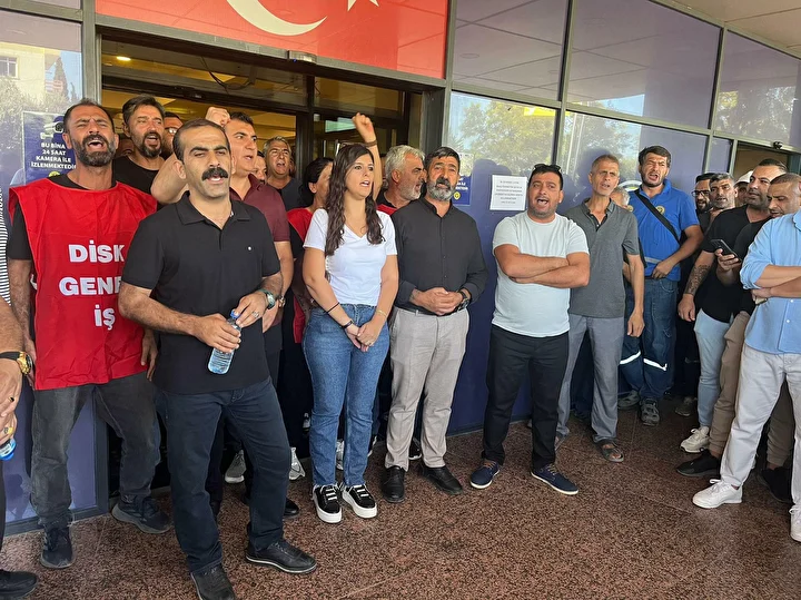 buca belediyesinde maas alamayan emekciler belediye binasini isgal etti cenaze sihhat itfaiye uzere hizmetler ufP6aOIH