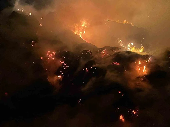 Burdur’da yaklaşık iki bin saman balyası yandı 1 burdurda yaklasik iki bin saman balyasi yandi 0 DUiVDKhI