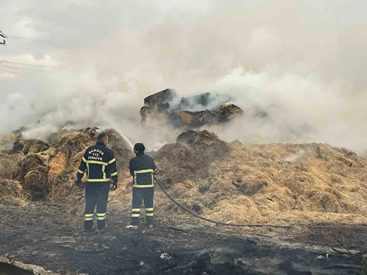 Burdur’da yaklaşık iki bin saman balyası yandı 2 burdurda yaklasik iki bin saman balyasi yandi 1 VYA6nU8i