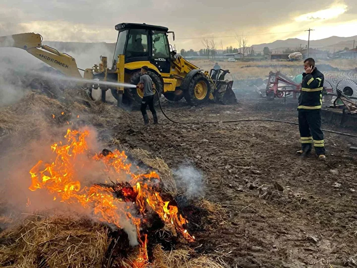 Burdur’da yaklaşık iki bin saman balyası yandı 6 burdurda yaklasik iki bin saman balyasi yandi 5 cAmznRIT