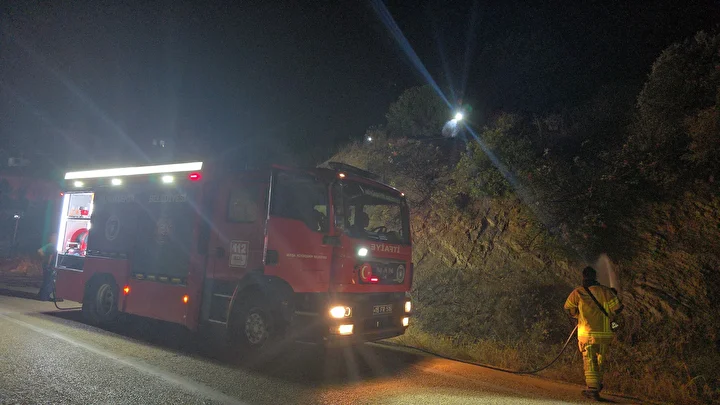 Bursa’da çıkan anız yangını yerleşim yerine ulaşmadan söndürüldü 3 bursada cikan aniz yangini yerlesim yerine ulasmadan sonduruldu 2 AkcT9EXL