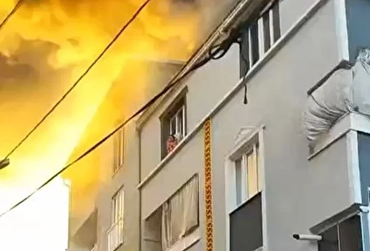 Bursa'da dehşet anları: Evvel çocuğunu attı, sonra kendisi atladı 1 bursada dehset anlari evvel cocugunu atti sonra kendisi atladi 0 sKBNIluK