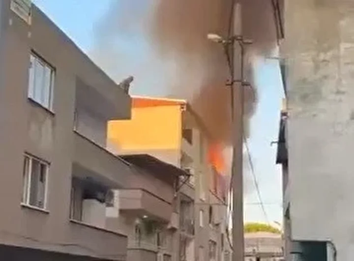 Bursa'da dehşet anları: Evvel çocuğunu attı, sonra kendisi atladı 6 bursada dehset anlari evvel cocugunu atti sonra kendisi atladi 5 7CQjh1b8