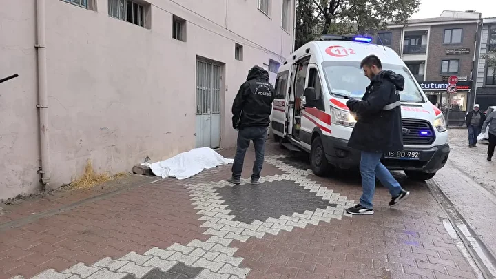 Bursa'da yol kenarında meyyit bulundu 2 bursada yol kenarinda meyyit bulundu 1 gJSAIBCT