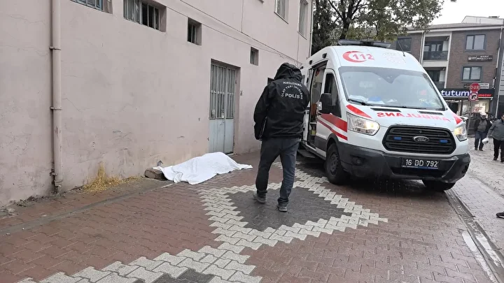Bursa'da yol kenarında meyyit bulundu 5 bursada yol kenarinda meyyit bulundu 4 rUe75im3