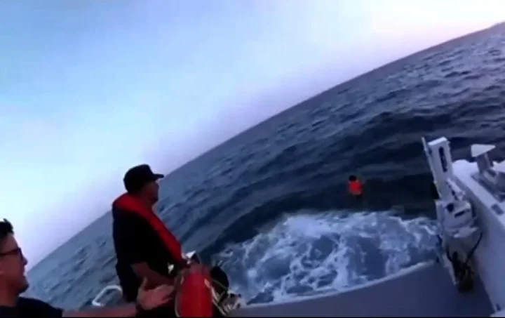 Can yeleğiyle denizde sürüklendi: 6 yaşındaki çocuk bin 200 metre açıkta bulundu 2 can yelegiyle denizde suruklendi 6 yasindaki cocuk bin 200 metre acikta bulundu 1 LFXfjVKd