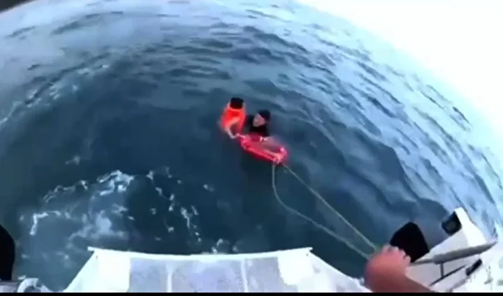 Can yeleğiyle denizde sürüklendi: 6 yaşındaki çocuk bin 200 metre açıkta bulundu 3 can yelegiyle denizde suruklendi 6 yasindaki cocuk bin 200 metre acikta bulundu 2 faZw6v55