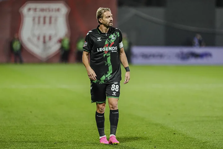 caner erkin cilgina dondu ekip arkadasina tokat atti 1 bpMFqhuG
