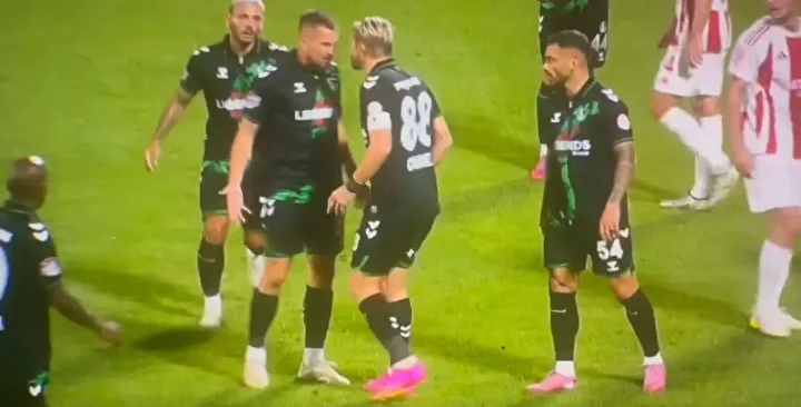 caner erkin cilgina dondu ekip arkadasina tokat atti 2 hZBEkpwH