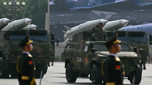 Çin’den dünyaya gözdağı: Dev şovda füze tank ve İHA’larla ileti verildi cinden dunyaya gozdagi dev sovda fuze tank ve ihalarla ileti verildi WN12bj3x.webp