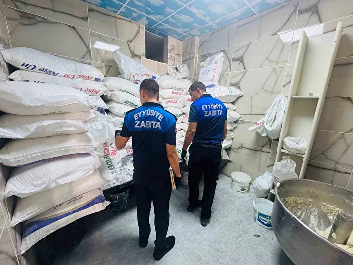 Çocuklara içireceklerdi: Son tüketim tarihi geçmiş 500 litre süt ele geçirildi 3 cocuklara icireceklerdi son tuketim tarihi gecmis 500 litre sut ele gecirildi 2 rYk6ct4K