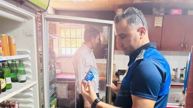 Çocuklara içireceklerdi: Son tüketim tarihi geçmiş 500 litre süt ele geçirildi cocuklara icireceklerdi son tuketim tarihi gecmis 500 litre sut ele gecirildi AqJziQVY.webp