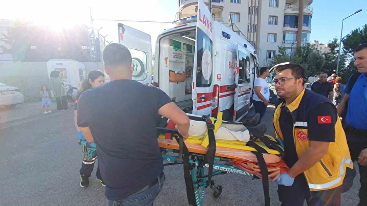cocuklari tasiyan okul servisi kaza yapti veliler hastaneye kostu 3 jM8y8wEp