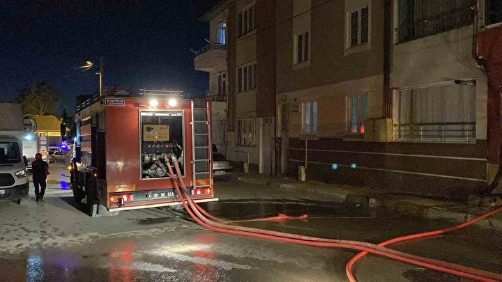 corumda uc katli bina alev alev yandi konuttaki cift dumandan etkilendi 9