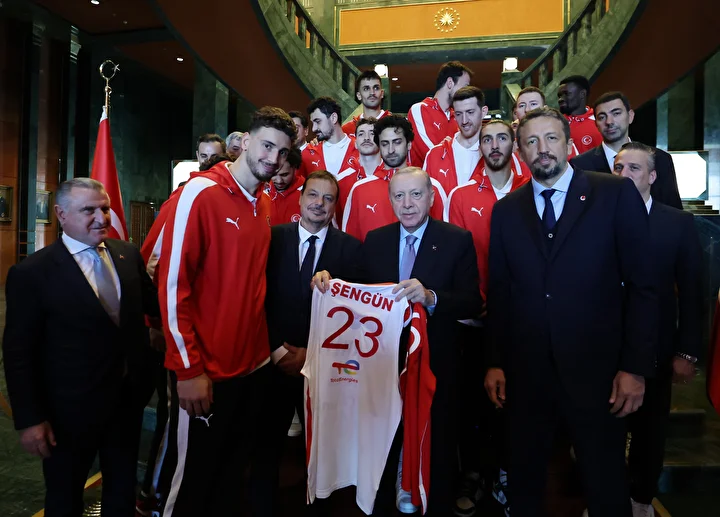 Cumhurbaşkanı Erdoğan A Ulusal Basketbol Grubu'nu kabul etti: Olağanüstü bir ivme yakaladık 1 cumhurbaskani erdogan a ulusal basketbol grubunu kabul etti olaganustu bir ivme yakaladik 0 lsMYzMhk