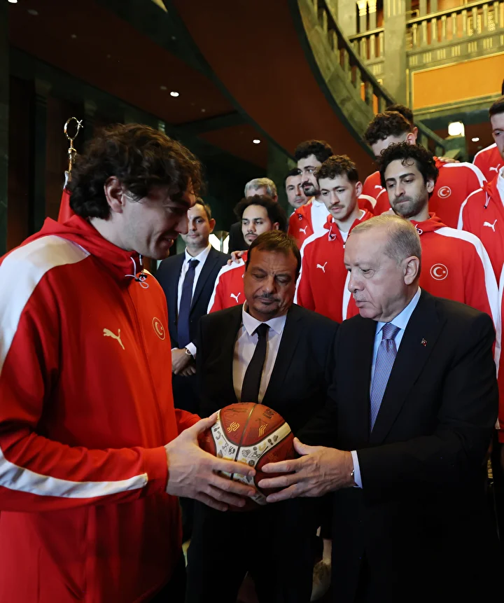Cumhurbaşkanı Erdoğan A Ulusal Basketbol Grubu'nu kabul etti: Olağanüstü bir ivme yakaladık 3 cumhurbaskani erdogan a ulusal basketbol grubunu kabul etti olaganustu bir ivme yakaladik 2