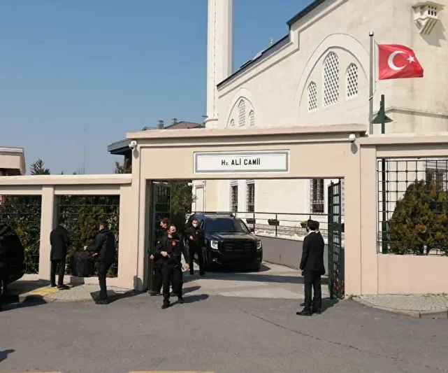cumhurbaskani erdogan cuma namazini hz ali mescidinde kildi 0 CXuBDZv5