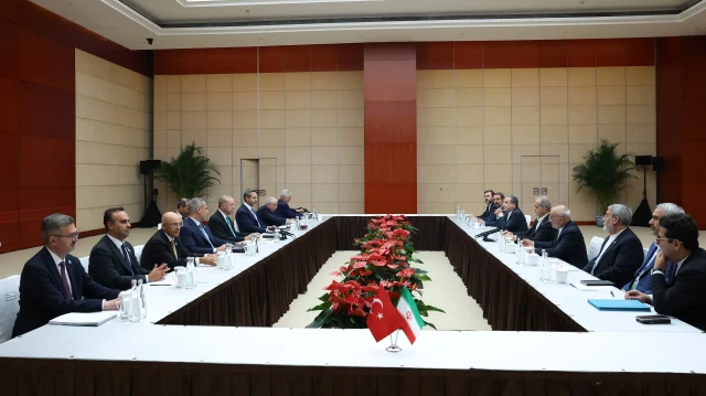 cumhurbaskani erdogan iran cumhurbaskani pezeskiyan ile gorustu ksrFOBCH.webp