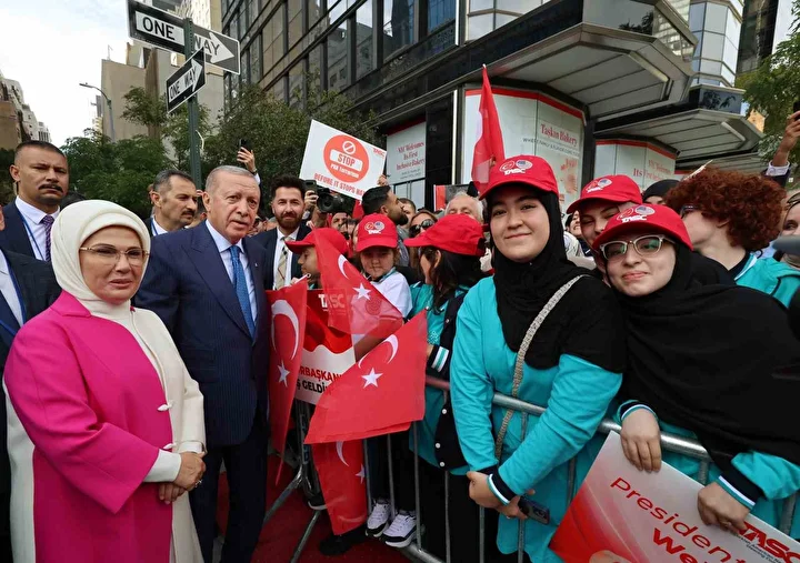 cumhurbaskani erdogan new yorkta vatandaslarla bir ortaya geldi 6 2ucVMKWG