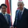 Suriye halkı Eş-Şara’nın BM’ye hitabını dinlemek için meydanları doldurdu cumhurbaskani erdoganin turkevinde diplomasi temaslari suruyor Cqqk58wX.webp