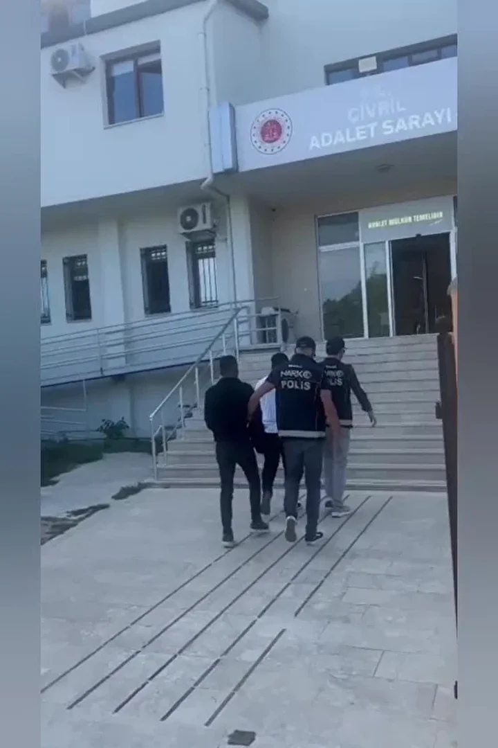 denizlide uyusturucu tacirlerine baskin 2 kisi tutuklandi 4 1GLnl7y8
