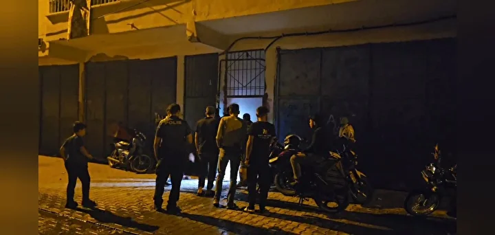 diyarbakirda konut yangini babanin cocugunu kurtarmaya calistigi anlar kameralara yansidi 6 DwffR8A6