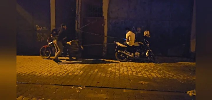 diyarbakirda konut yangini babanin cocugunu kurtarmaya calistigi anlar kameralara yansidi 7 hlh4zQf9