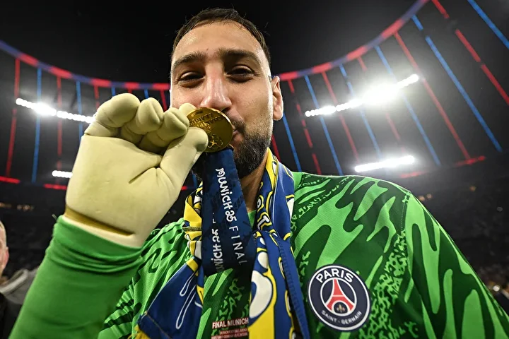 Donnarumma imzayı atıyor 3 donnarumma imzayi atiyor 2 gmshgXwY