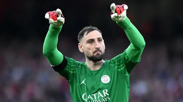 Donnarumma imzayı atıyor donnarumma imzayi atiyor YNd9hCvN.webp