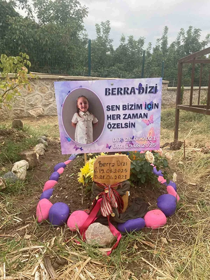 dort kisinin gozu onunde boguldu minik berrayi mevte goturen kres havuzunda ihmaller zinciri 8 leUJuFZ8