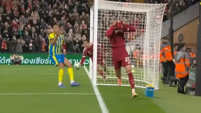 dunyaca unlu yildiz futbolcundan skandal kusur tamamen aptalca 8k1cZUZR.webp
