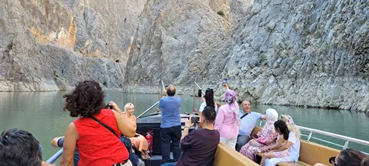 Dünyanın en büyük ikinci kanyonu: İlçe nüfusu 10 katına çıkıyor 2 dunyanin en buyuk ikinci kanyonu ilce nufusu 10 katina cikiyor 1