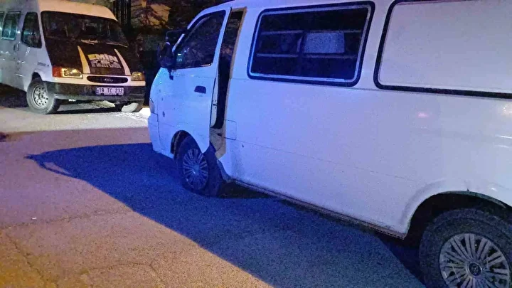 dur ihtarina uymadi aracla polis memuruna carpip kacti 4 he2lOKeR
