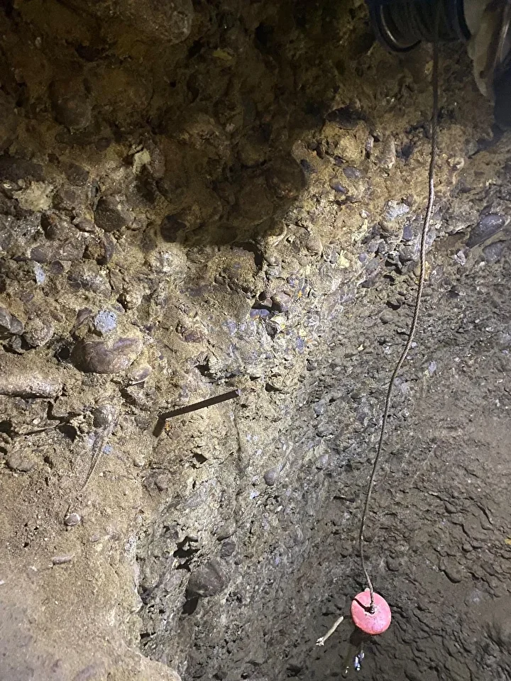dusunde gordu 12 metrelik tunel kazdi define arayan anne ile oglu yakalandi 0 Ec9H4RDc