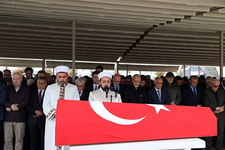 Edebiyatın ulusal sesi Yavuz Bülent Bakiler Sivas'ta son seyahatine uğurlandı: Vasiyeti yerine getirildi 1 edebiyatin ulusal sesi yavuz bulent bakiler sivasta son seyahatine ugurlandi vasiyeti yerine getirildi 0 cG22RcJX