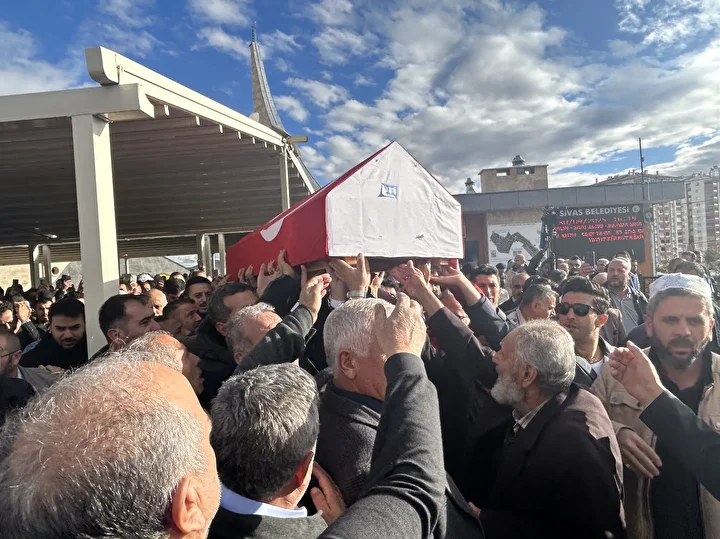 Edebiyatın ulusal sesi Yavuz Bülent Bakiler Sivas'ta son seyahatine uğurlandı: Vasiyeti yerine getirildi 2 edebiyatin ulusal sesi yavuz bulent bakiler sivasta son seyahatine ugurlandi vasiyeti yerine getirildi 1 WLHIKkAZ