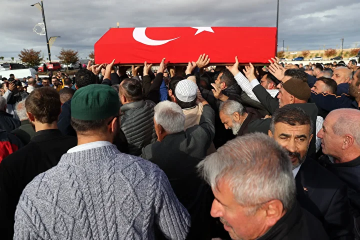 Edebiyatın ulusal sesi Yavuz Bülent Bakiler Sivas'ta son seyahatine uğurlandı: Vasiyeti yerine getirildi 4 edebiyatin ulusal sesi yavuz bulent bakiler sivasta son seyahatine ugurlandi vasiyeti yerine getirildi 3 wEl7Wkmf