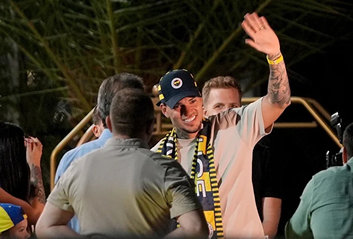 Ederson resmen Fenerbahçe'de: Sarı lacivertliler Brezilyalı kalecinin maaşını KAP'a açıkladı 1 ederson resmen fenerbahcede sari lacivertliler brezilyali kalecinin maasini kapa acikladi 0 7vq2YD5T