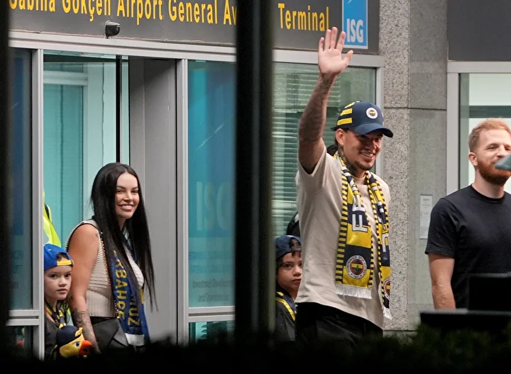 Ederson resmen Fenerbahçe'de: Sarı lacivertliler Brezilyalı kalecinin maaşını KAP'a açıkladı 2 ederson resmen fenerbahcede sari lacivertliler brezilyali kalecinin maasini kapa acikladi 1 rC59sLLq