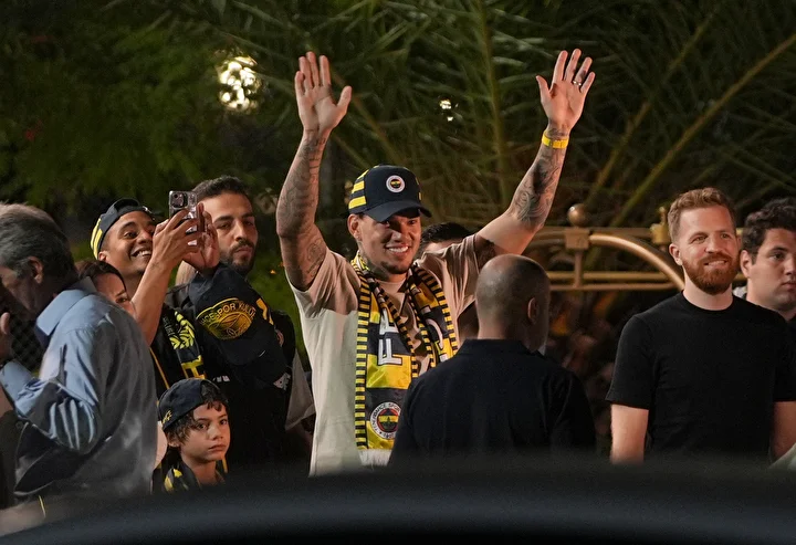 Ederson resmen Fenerbahçe'de: Sarı lacivertliler Brezilyalı kalecinin maaşını KAP'a açıkladı 3 ederson resmen fenerbahcede sari lacivertliler brezilyali kalecinin maasini kapa acikladi 2 bDwGdMEQ