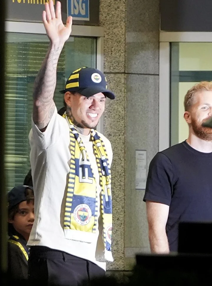 Ederson resmen Fenerbahçe'de: Sarı lacivertliler Brezilyalı kalecinin maaşını KAP'a açıkladı 4 ederson resmen fenerbahcede sari lacivertliler brezilyali kalecinin maasini kapa acikladi 3 QMduDLh9