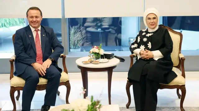 emine erdogan kosova cumhurbaskaninin esi sadriu ile gorustu Y1gBSPHm.webp
