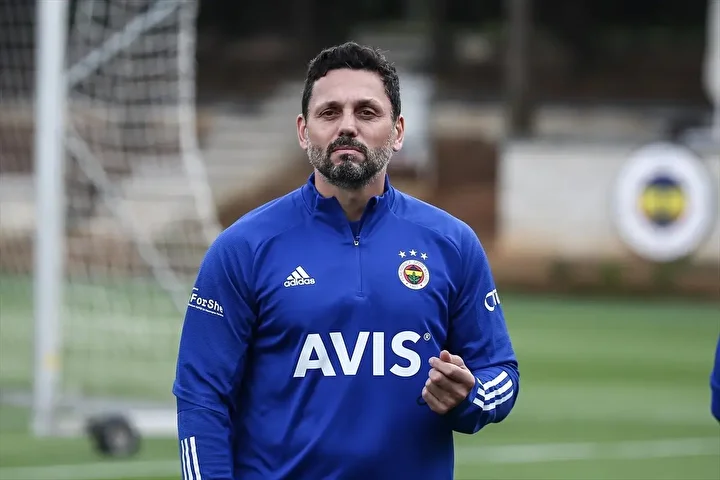 Erol Bulut'tan gündem olan Fenerbahçe itirafı: 'Almayın' dedim sakat futbolcuyu transfer ettiler 5 erol buluttan gundem olan fenerbahce itirafi almayin dedim sakat futbolcuyu transfer ettiler 4 TVmwXKhL