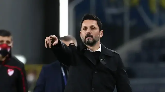 Erol Bulut’tan gündem olan Fenerbahçe itirafı: ‘Almayın’ dedim sakat futbolcuyu transfer ettiler erol buluttan gundem olan fenerbahce itirafi almayin dedim sakat futbolcuyu transfer ettiler uuR6fiCU.webp