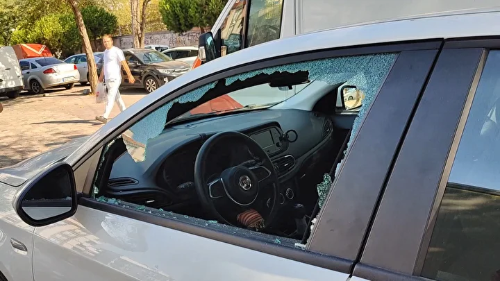 esenlerde 4 aracin camlarini kirip hirsizlik yaptilar bilgisayar cep telefonu yangin tupu caldilar 3 fSJrLKfP
