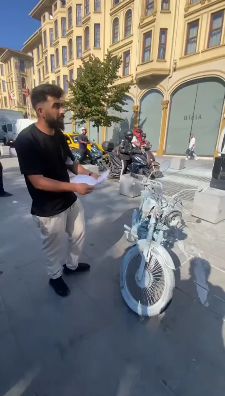fatihte trafikten men edilen motosikletini atese verdi sinirle yaktim 0 4FAuruEF