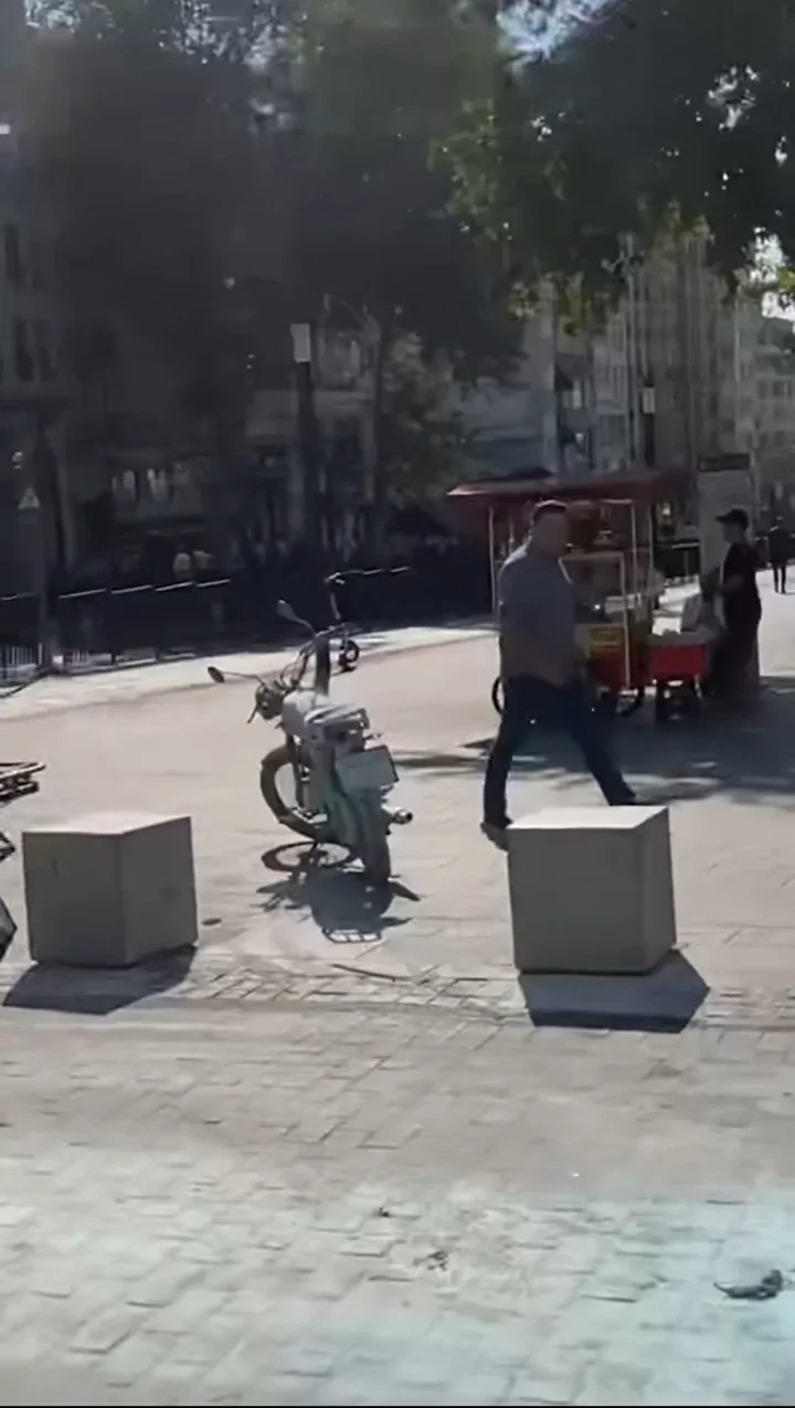 fatihte trafikten men edilen motosikletini atese verdi sinirle yaktim 7 4e3mA4vN