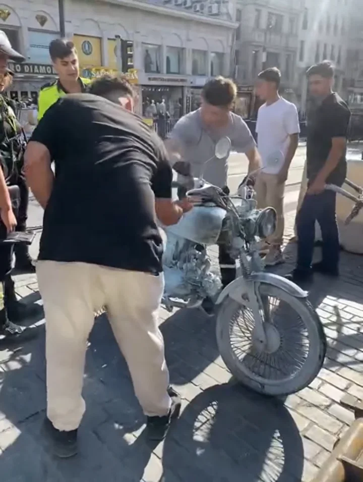 fatihte trafikten men edilen motosikletini atese verdi sinirle yaktim 8 ePQQyIsT