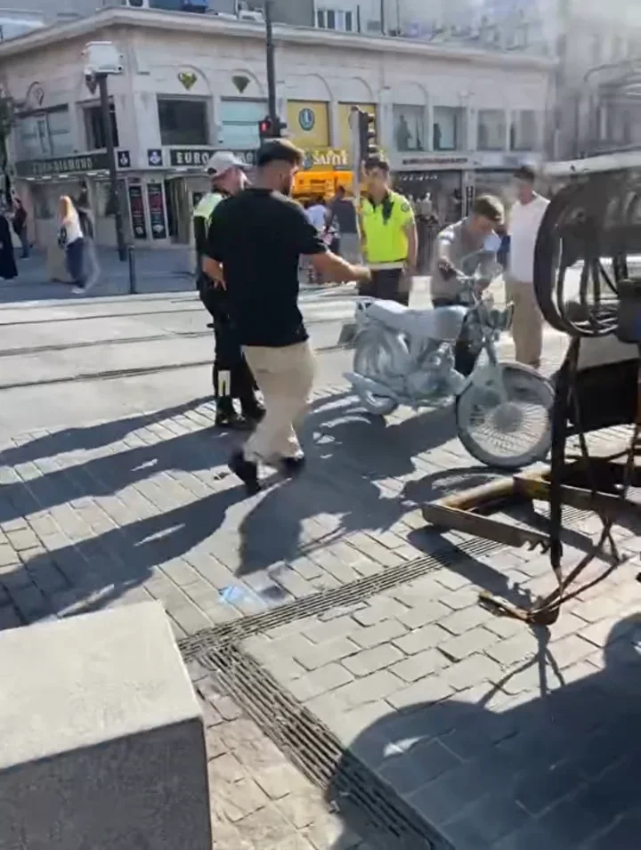 fatihte trafikten men edilen motosikletini atese verdi sinirle yaktim 9 DOsLjlvs