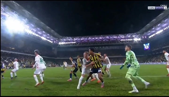 fenerbahce alanyaspor macinin tartismali durumlari gundem oldu eski hakemler ne dedi 8